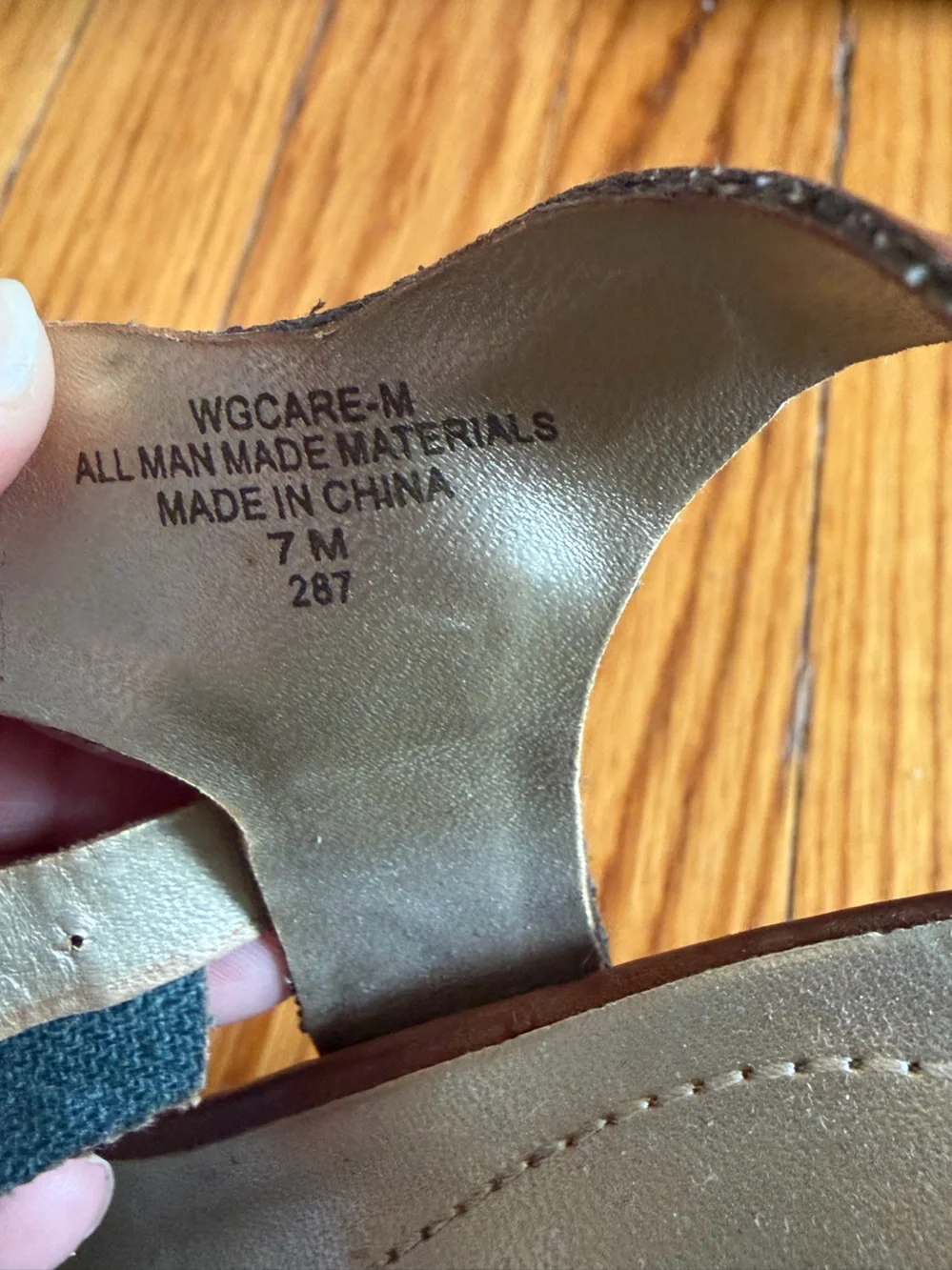 Guess tan vegan Leather T-Strap Wedge Sandals size 7